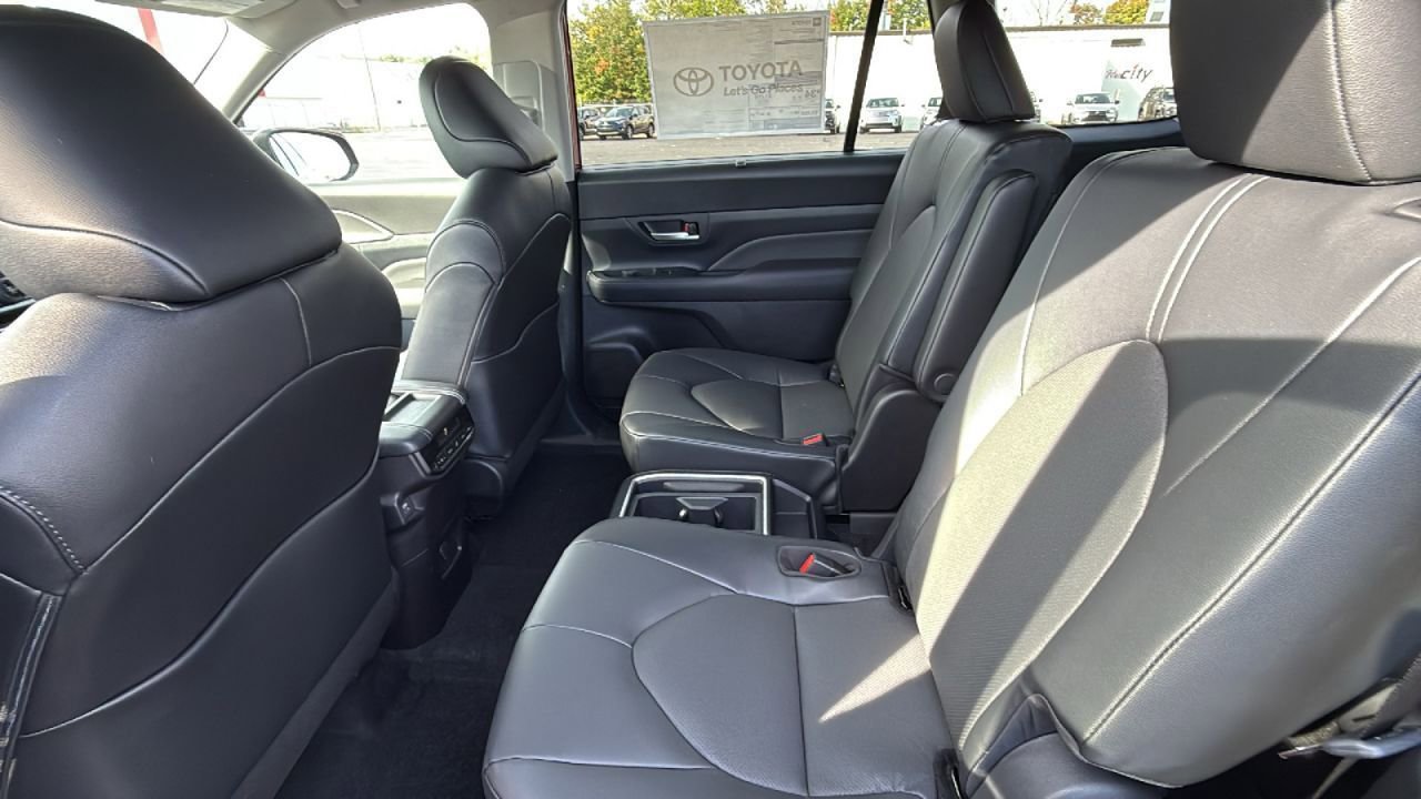 New 2026 Toyota Grand Highlander XLE image 35