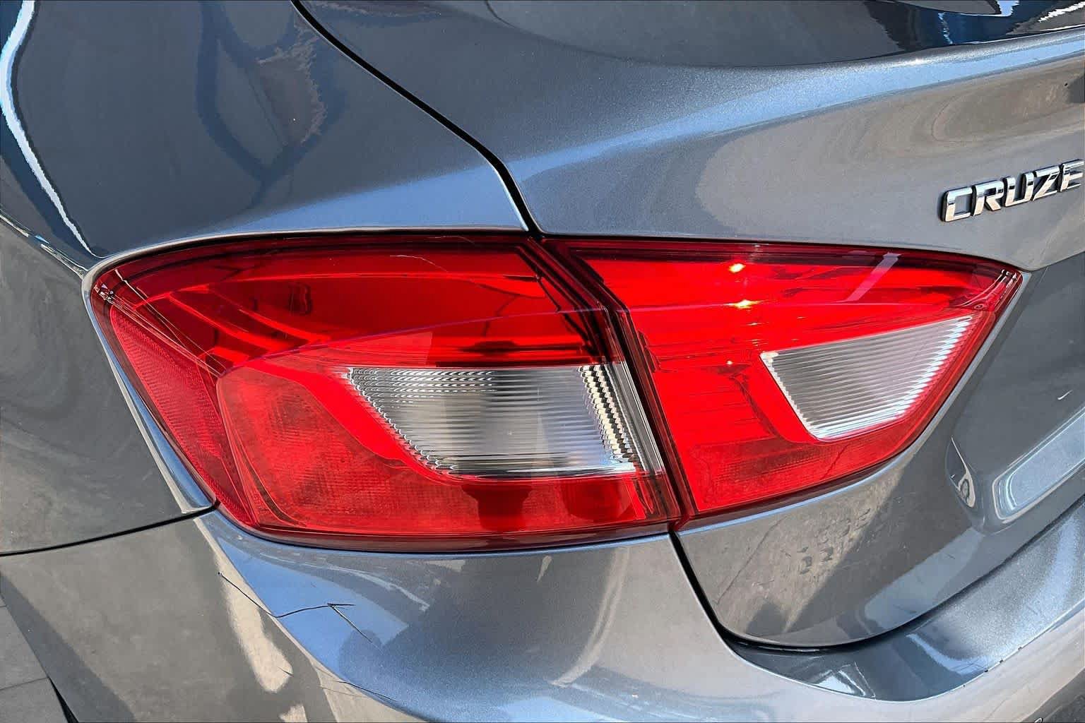 Used 2019 Chevrolet Cruze LT w/ Convenience Package FWD image 29