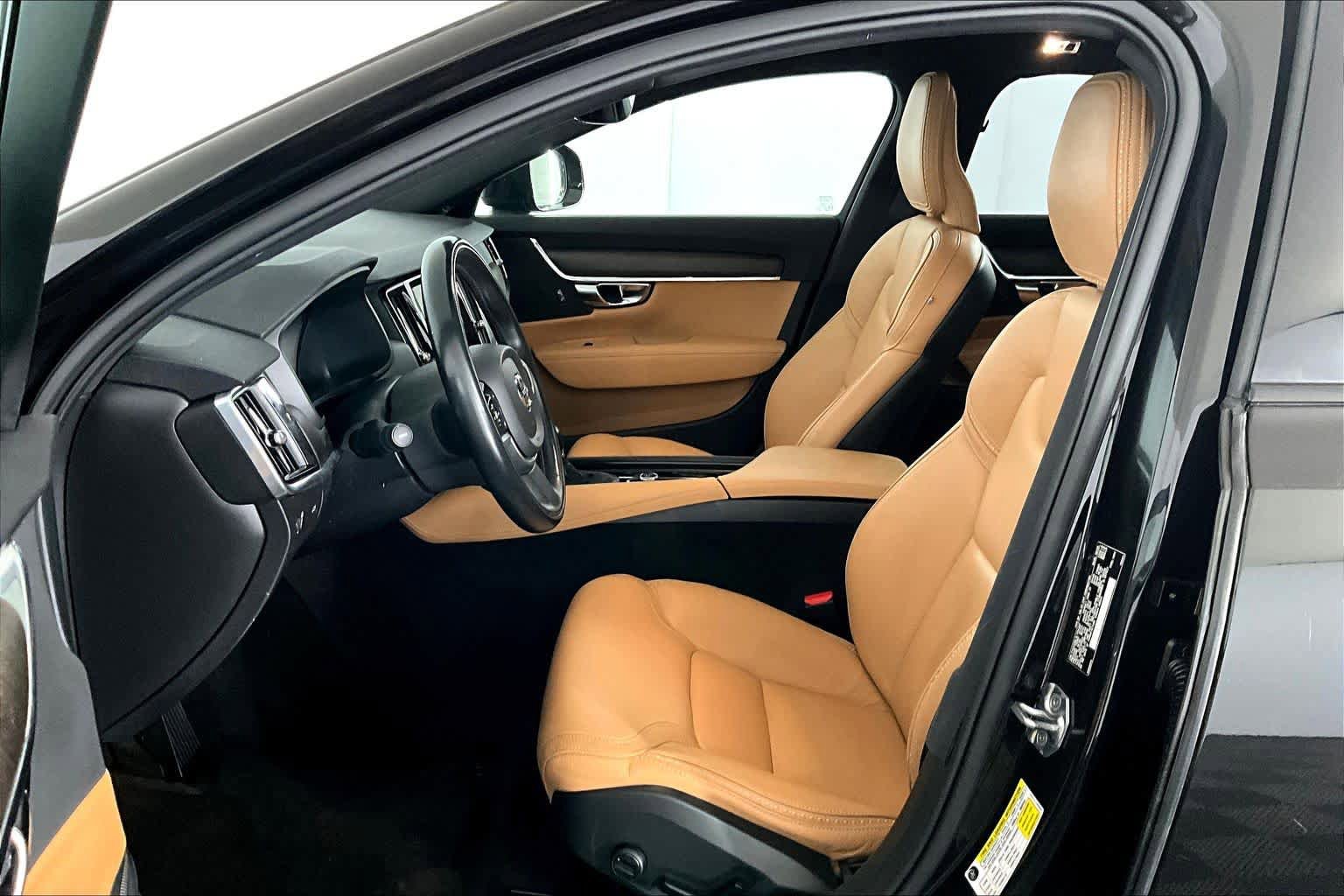 Used 2020 Volvo V90 T6 Cross Country AWD/4WD image 9