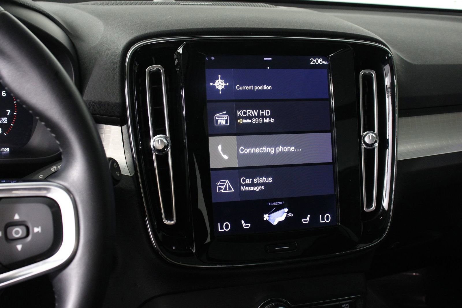 Used 2019 Volvo XC40 T5 Momentum image 9