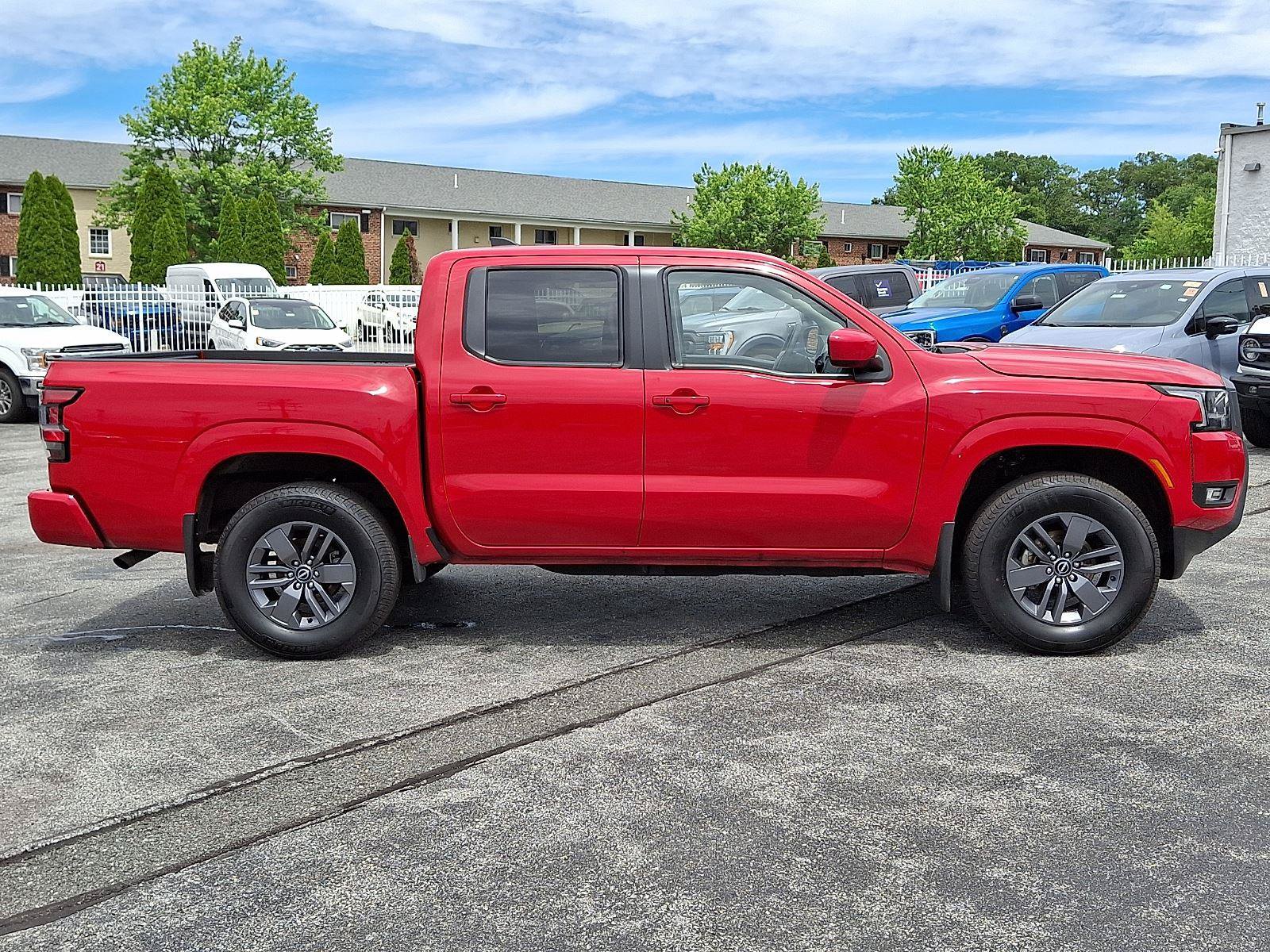 Used 2025 Nissan Frontier SV w/ SV Convenience Package AWD/4WD image 7