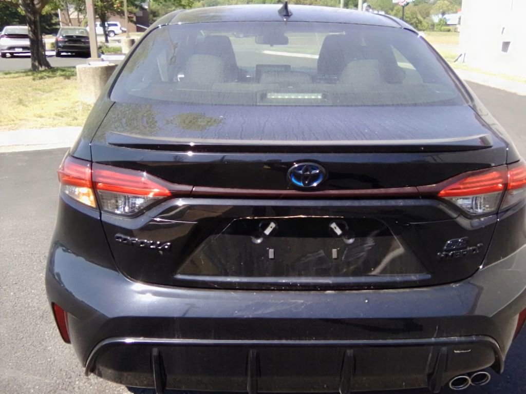 Used 2024 Toyota Corolla SE w/ Convenience Package FWD image 5