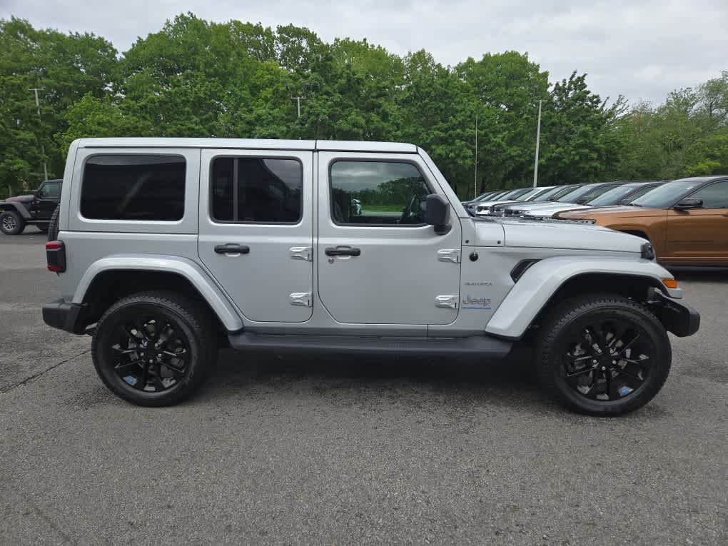Used 2023 Jeep Wrangler Unlimited Sahara w/ Cold Weather Group AWD/4WD image 3
