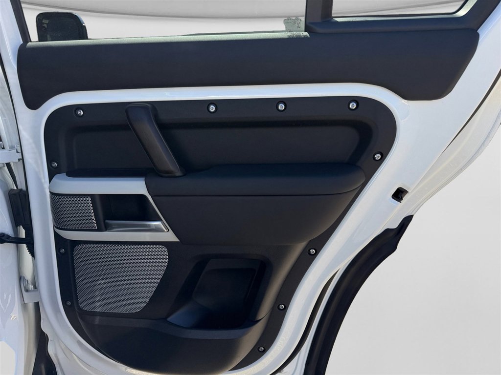 Used 2024 Land Rover Defender 130 S image 21