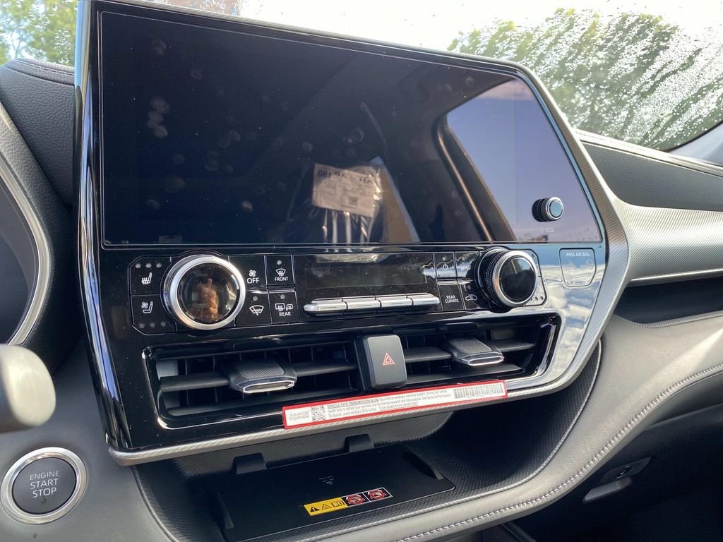 New 2026 Toyota Highlander Platinum AWD/4WD image 11