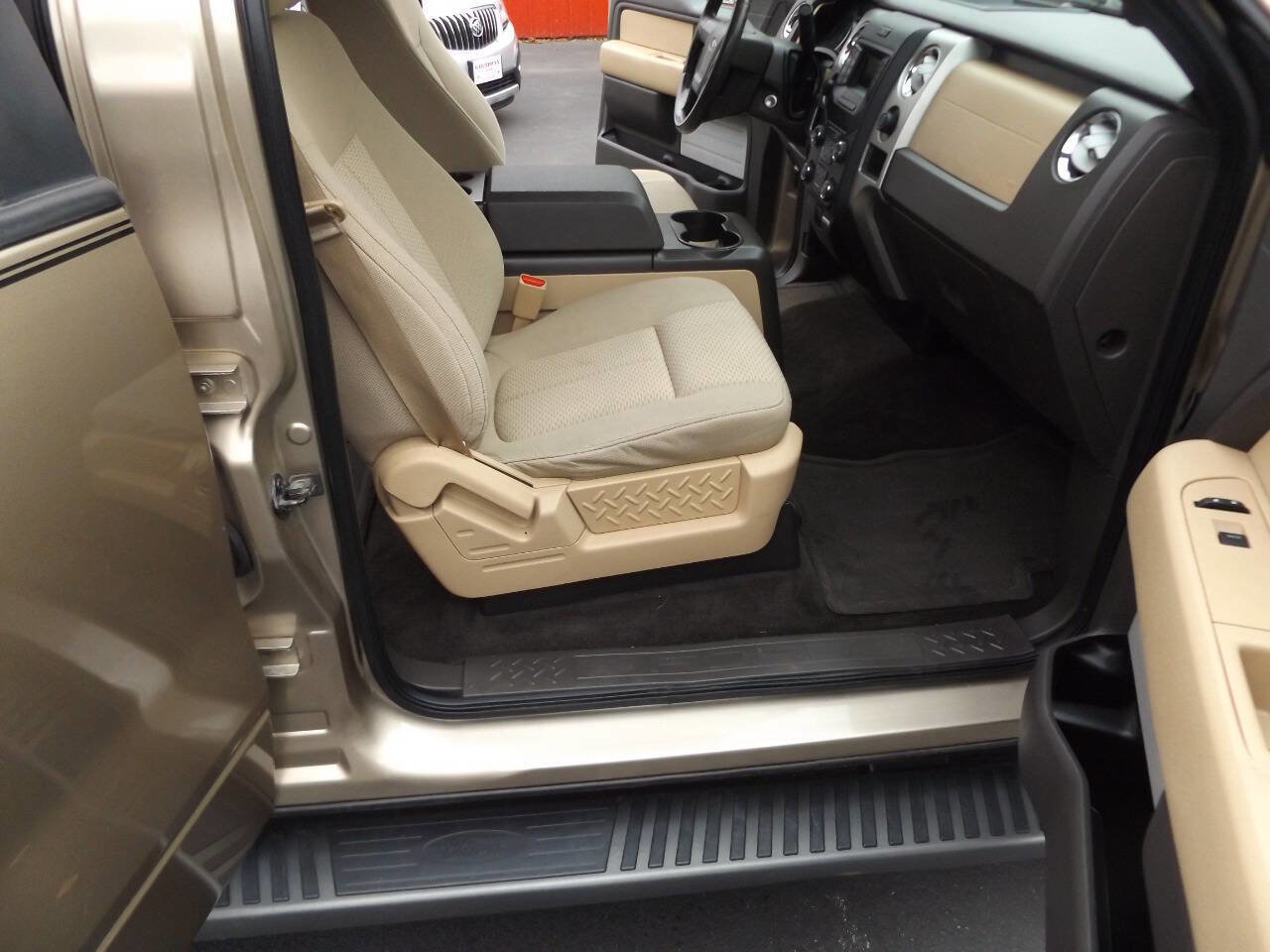 Used 2013 Ford F150 XLT w/ Mid Equipment Group image 21