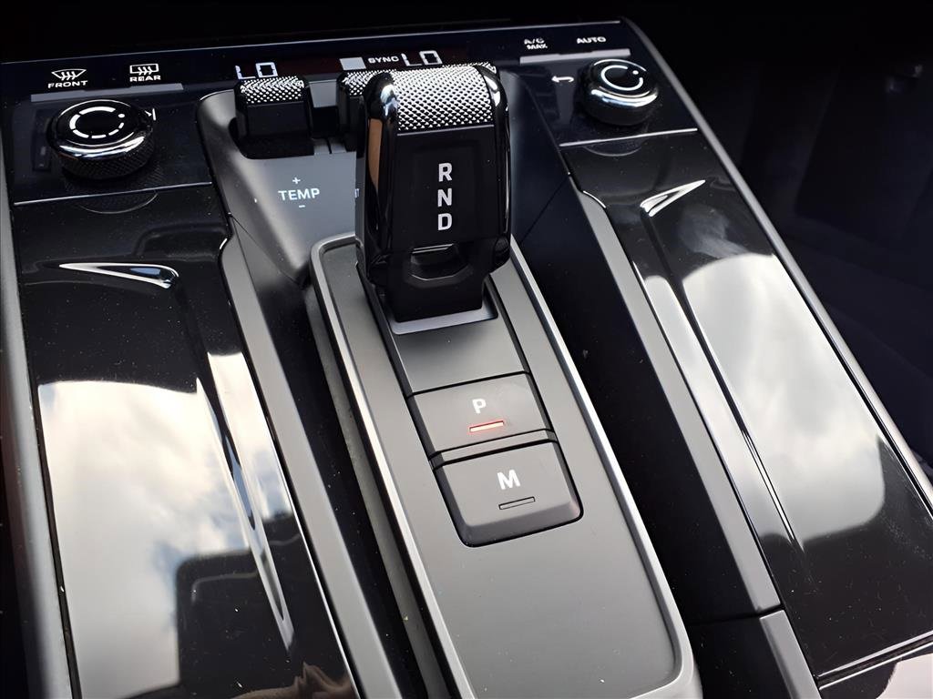 Used 2025 Porsche 911 Carrera image 17