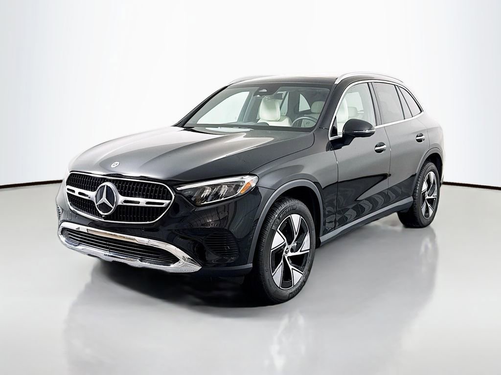 Used 2024 Mercedes-Benz GLC 300 4MATIC image 3