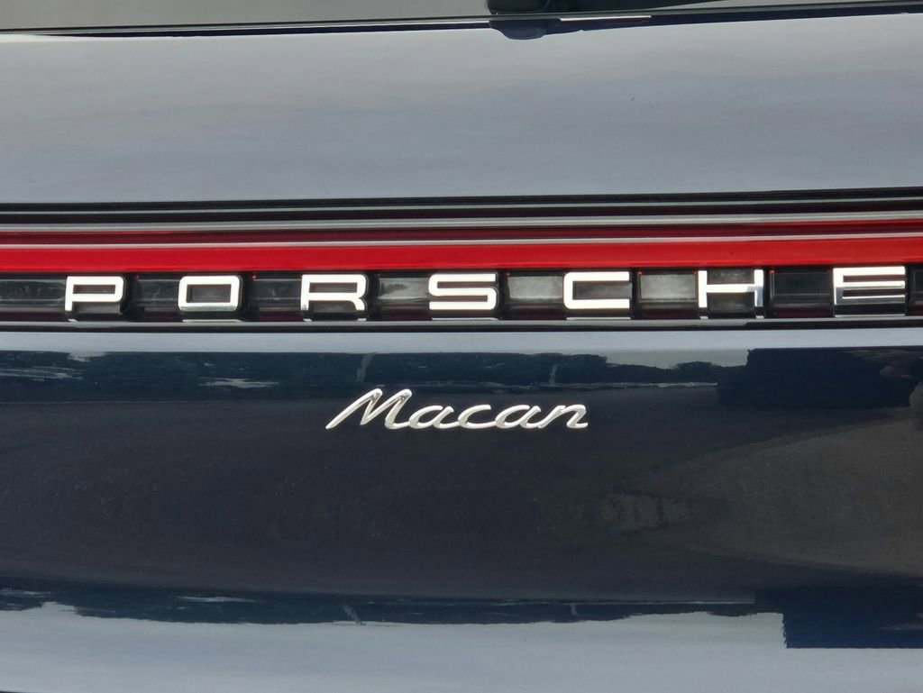 Certified 2021 Porsche Macan AWD/4WD image 27