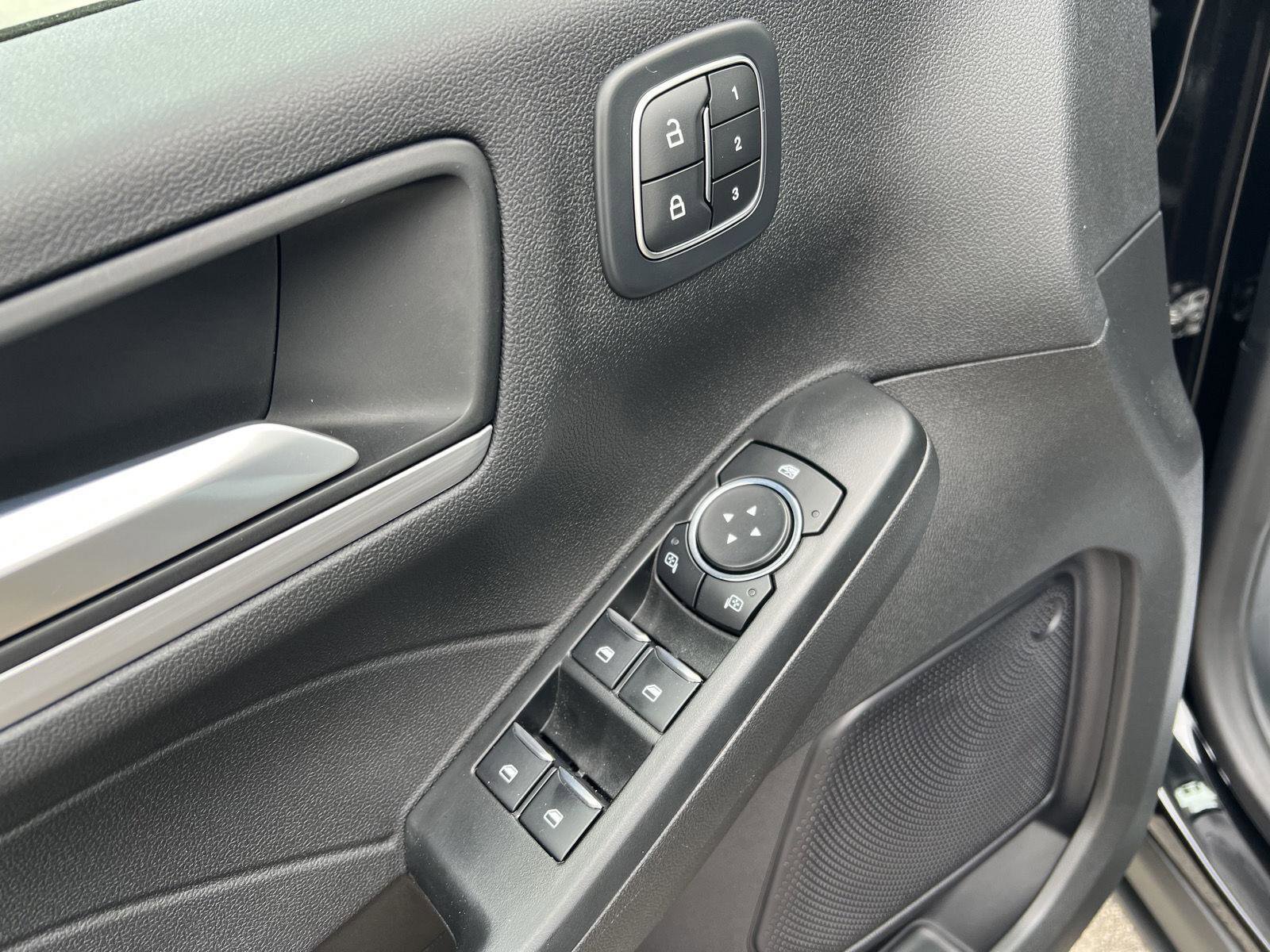 Used 2023 Ford Escape Platinum image 16