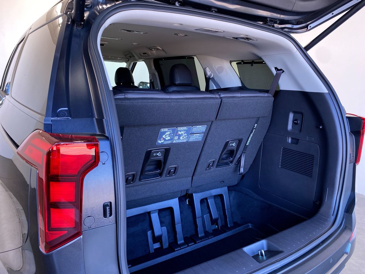 New 2027 Kia Carnival EX w/ Dark Edition Package FWD image 15