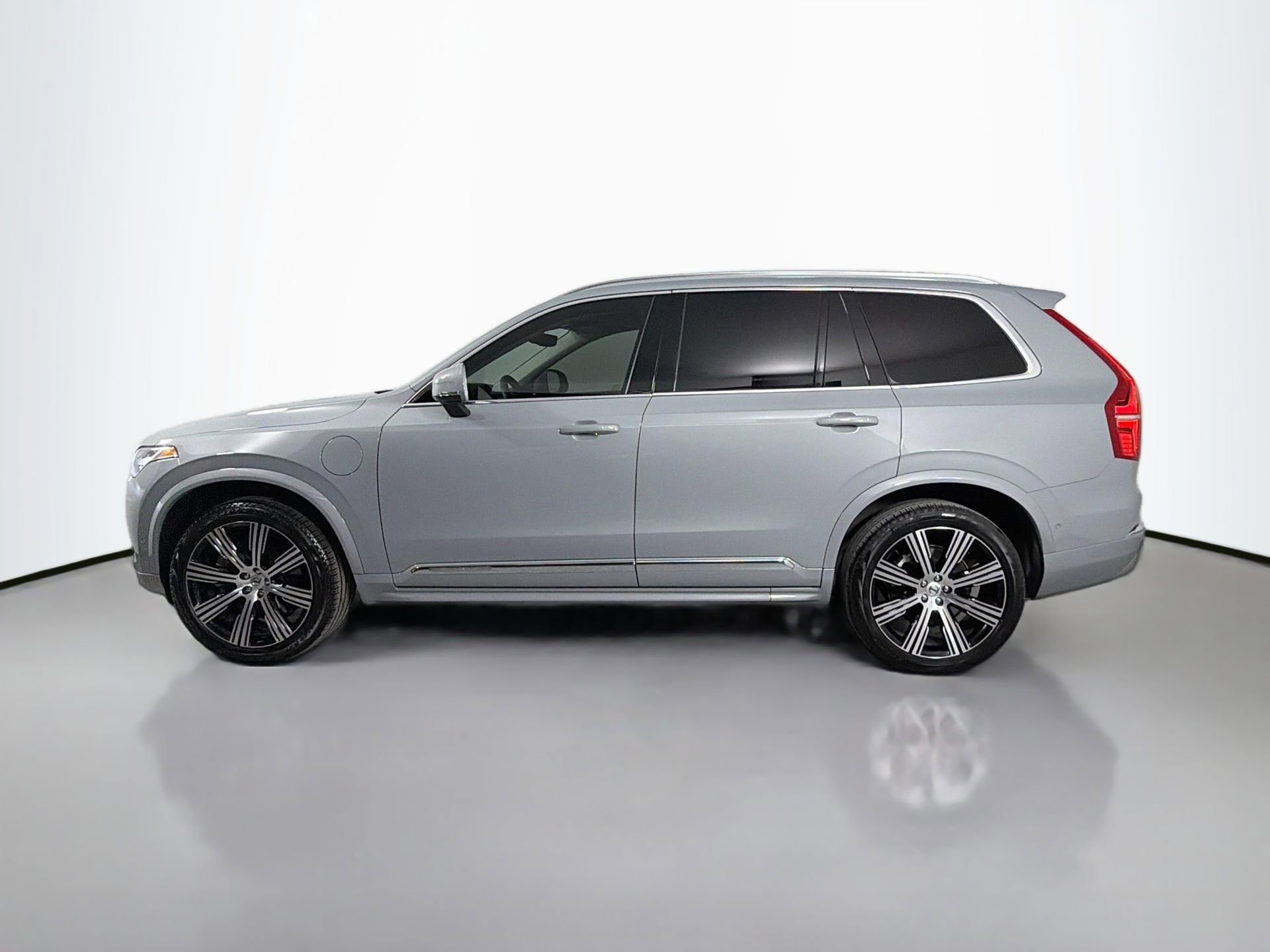 Certified 2024 Volvo XC90 T8 Plus w/ Protection Package Premier AWD/4WD image 9