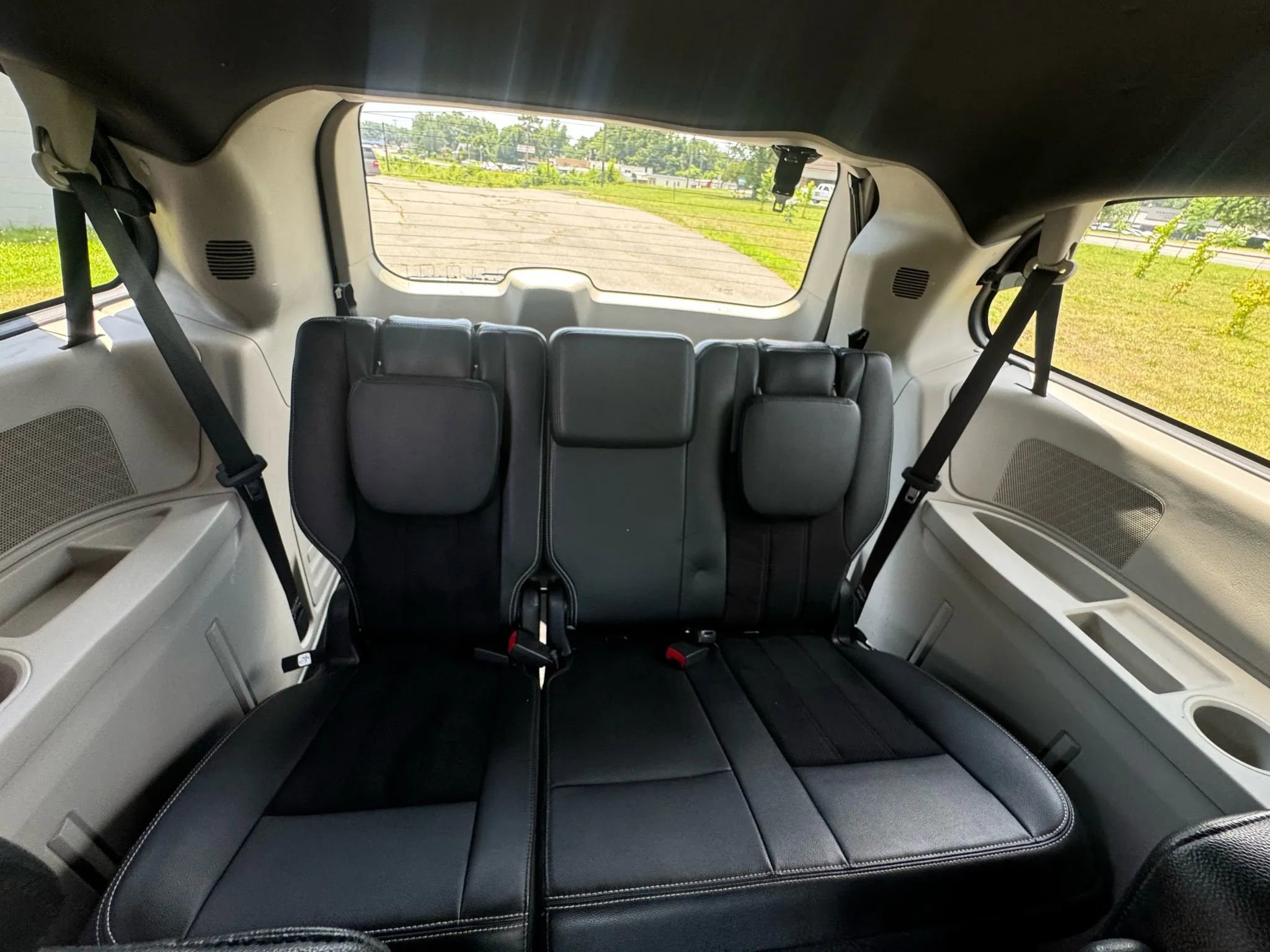 Used 2017 Dodge Grand Caravan SXT image 12