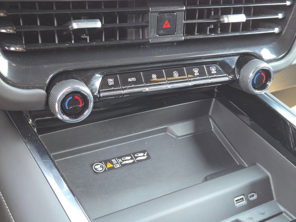 Used 2025 Chevrolet Suburban Premier image 34