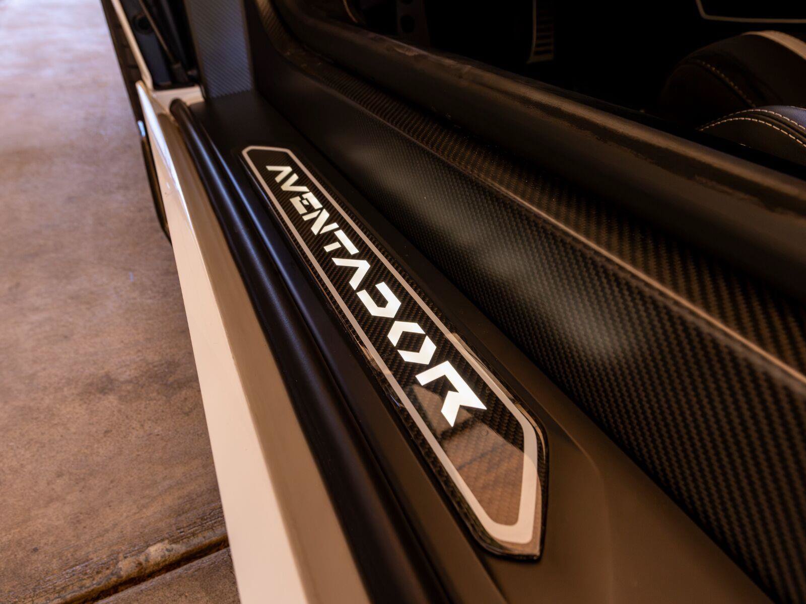 Used 2020 Lamborghini Aventador SVJ AWD/4WD image 20