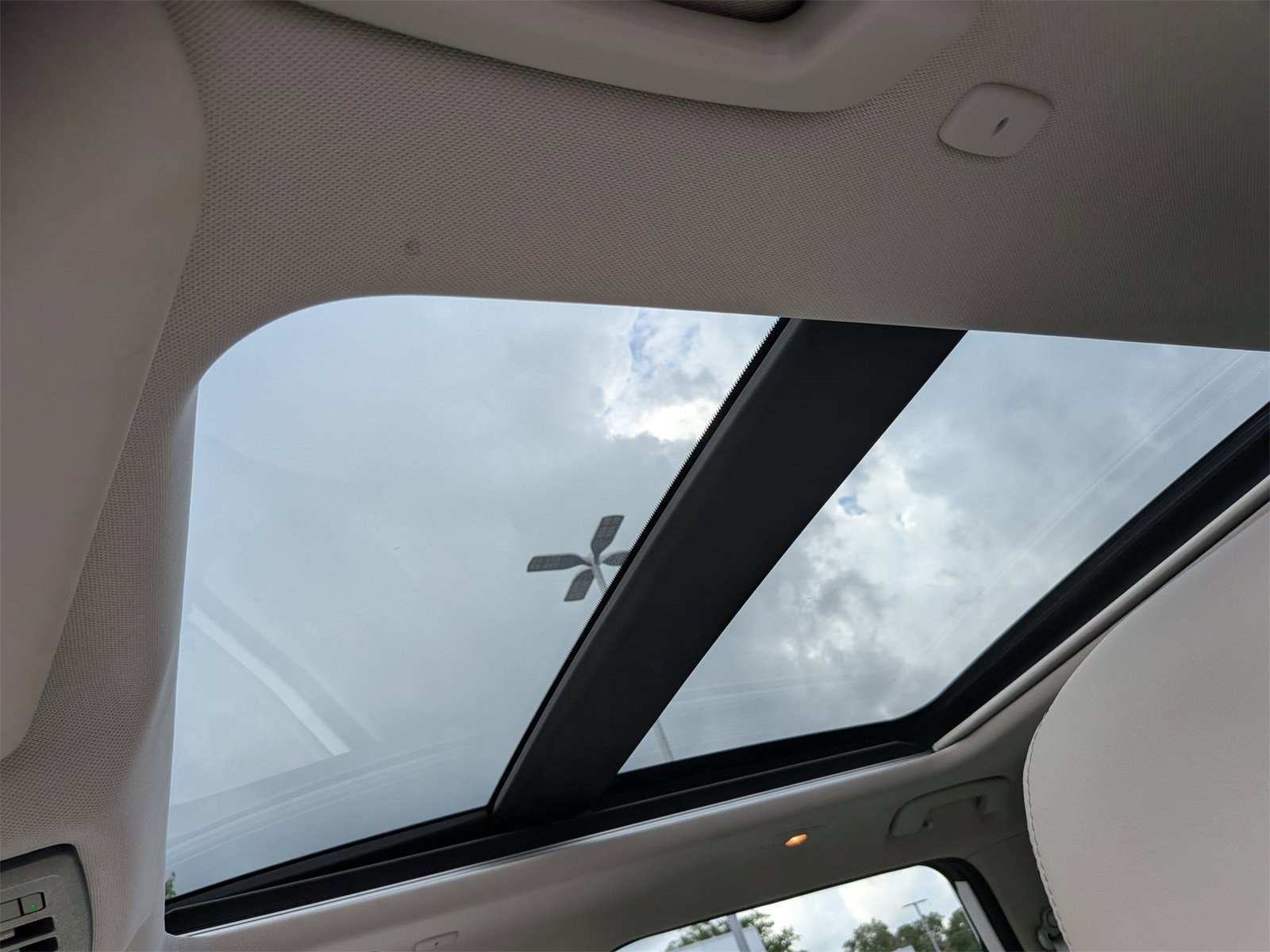 Used 2022 Nissan Rogue SL image 26