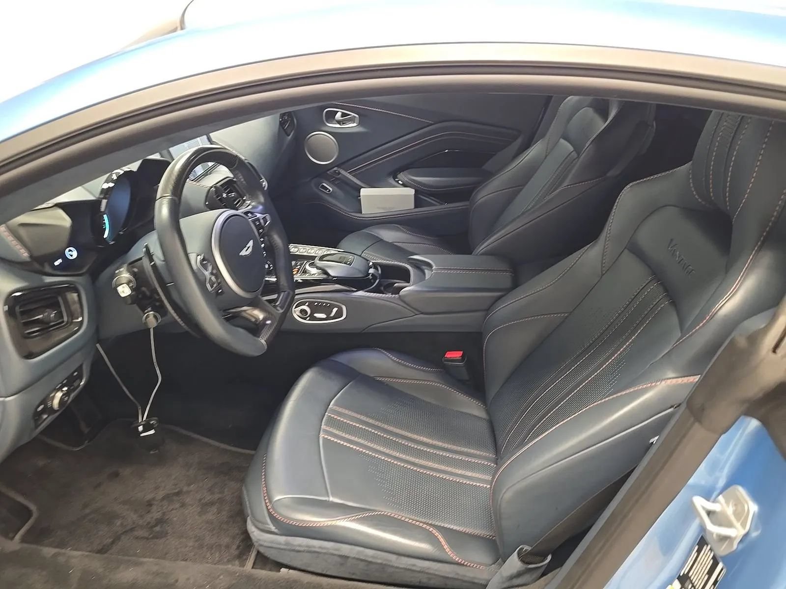 Used 2020 Aston Martin V8 Vantage Coupe RWD image 2