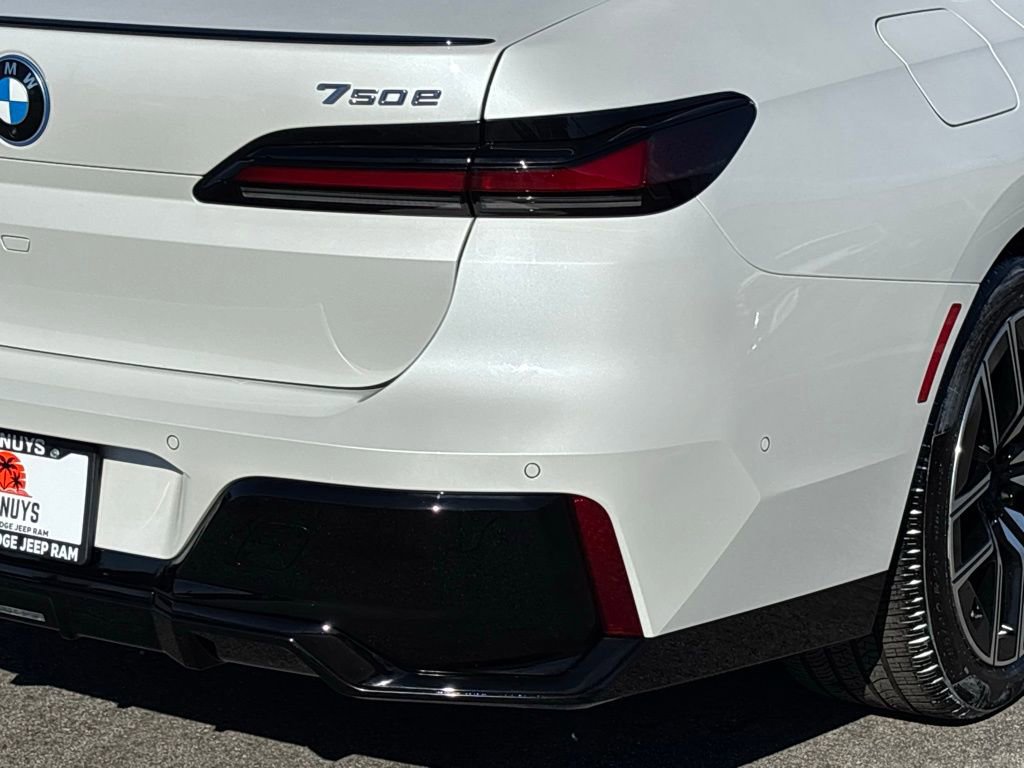 Used 2025 BMW 750e xDrive 750e xDrive w/ Premium Package image 6
