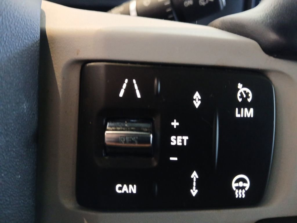 Used 2024 Land Rover Defender 110 S image 32