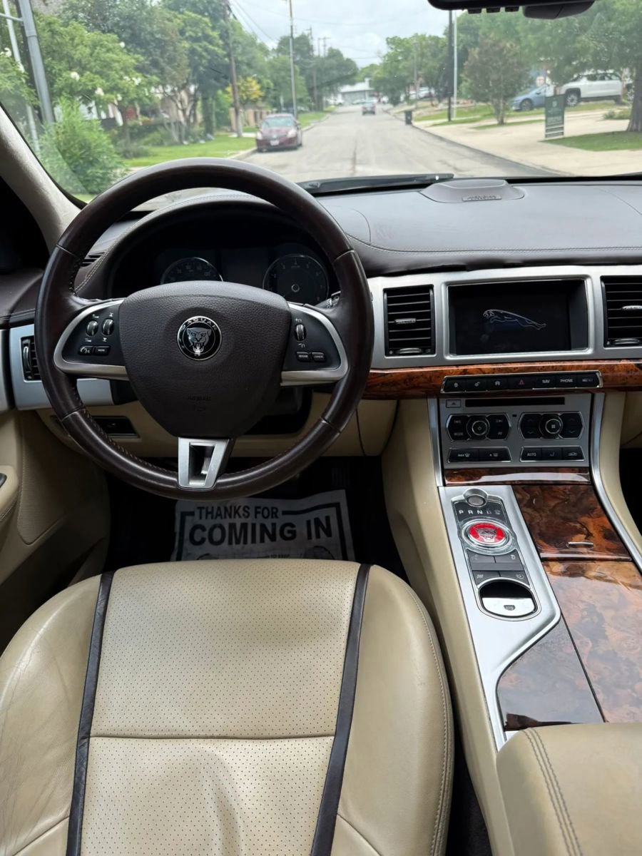 Used 2015 Jaguar XF Sport RWD image 28