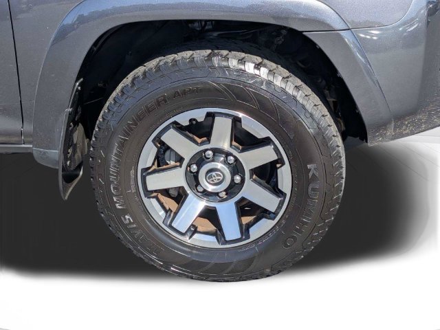 Used 2018 Toyota 4Runner TRD Off-Road AWD/4WD image 10
