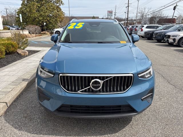 Used 2025 Volvo XC40 B5 Core image 8