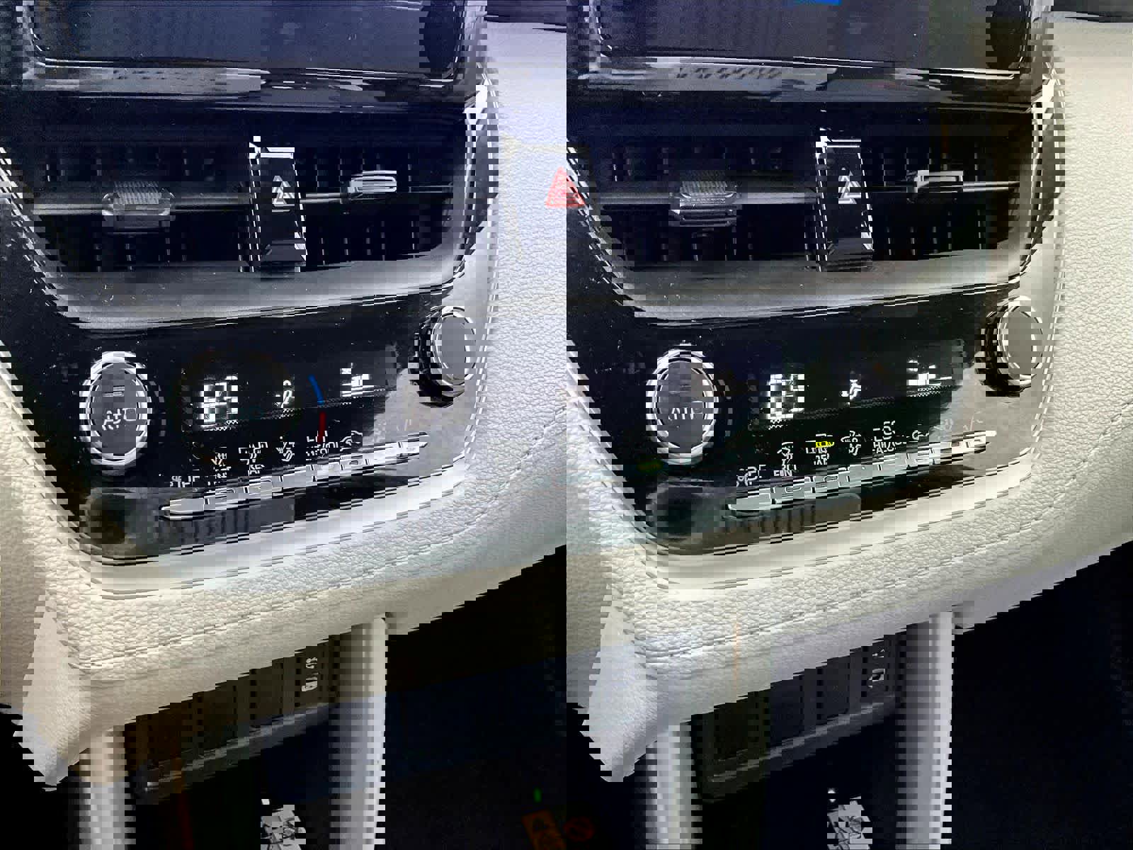 Used 2023 Toyota Corolla Cross LE image 26