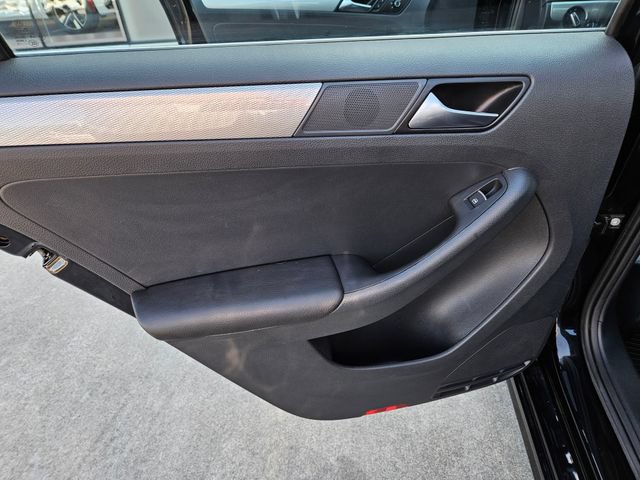 Used 2016 Volkswagen Jetta SE FWD image 15