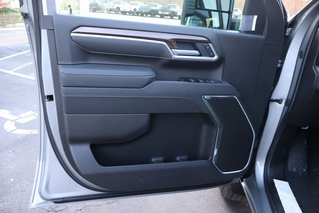 New 2026 Chevrolet Silverado 3500 LT image 4