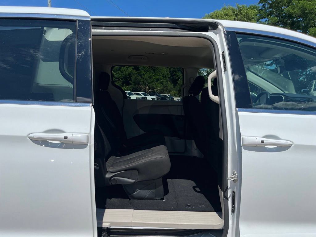 Used 2023 Chrysler Voyager LX FWD image 31