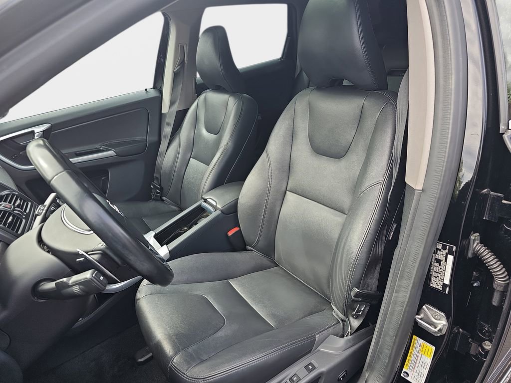 Used 2015 Volvo XC60 T6 AWD/4WD image 17