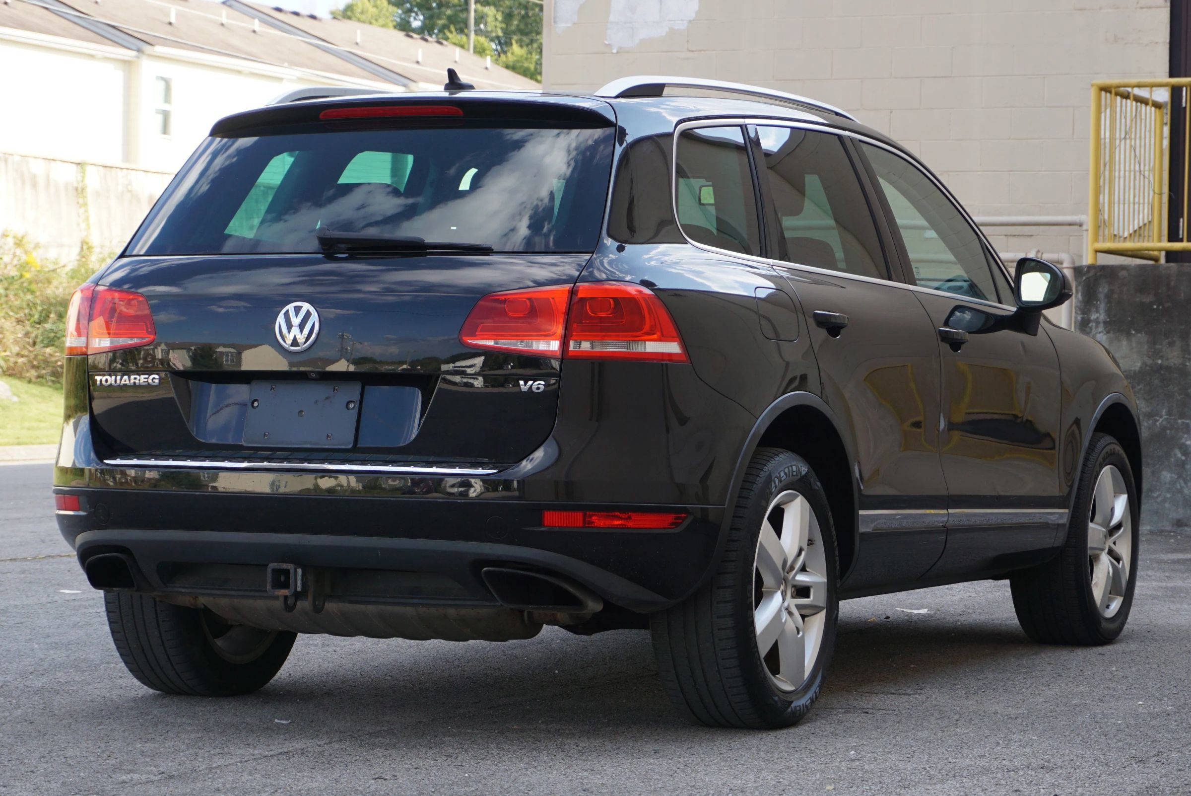 Used 2014 Volkswagen Touareg Sport image 5