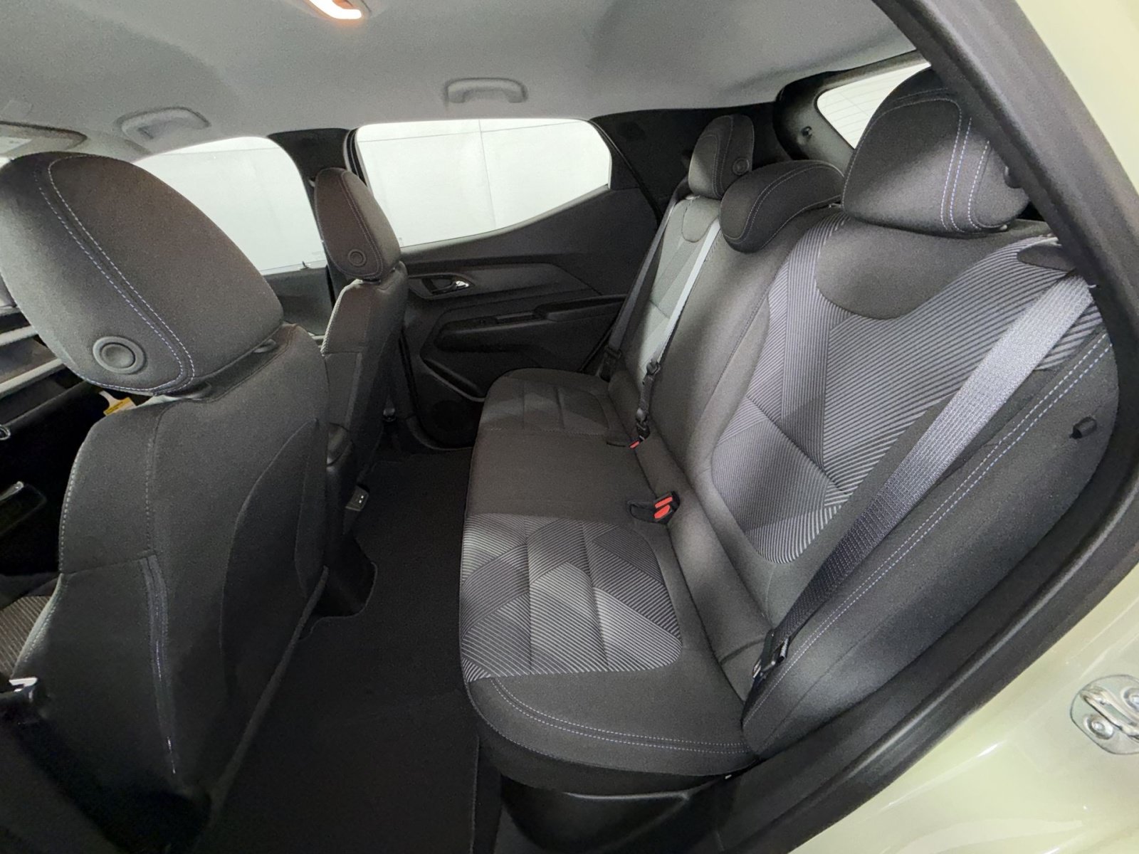 New 2027 Chevrolet Bolt LT w/ Comfort Package FWD image 24