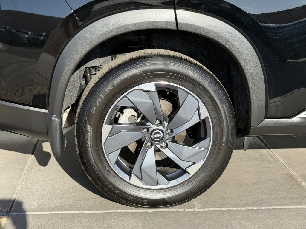 Used 2025 Nissan Rogue SV FWD image 15