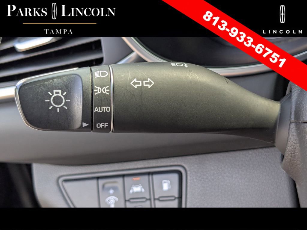 Used 2019 Genesis G70 2.0T Advanced RWD image 24