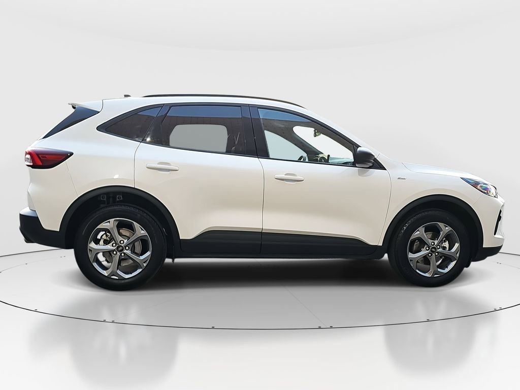 Used 2025 Ford Escape ST-Line w/ Tech Pack #1 AWD/4WD image 4