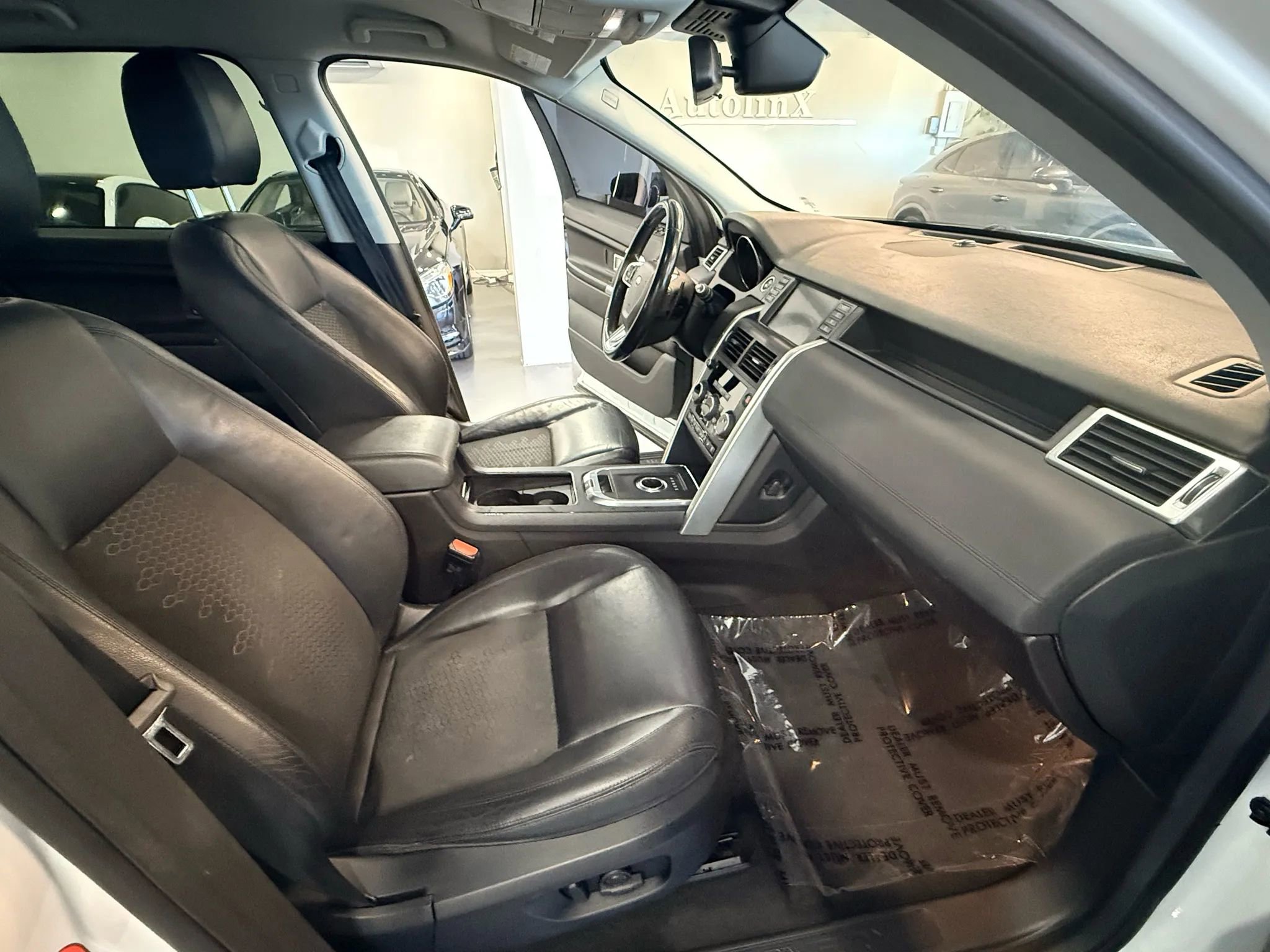 Used 2017 Land Rover Discovery Sport SE image 13