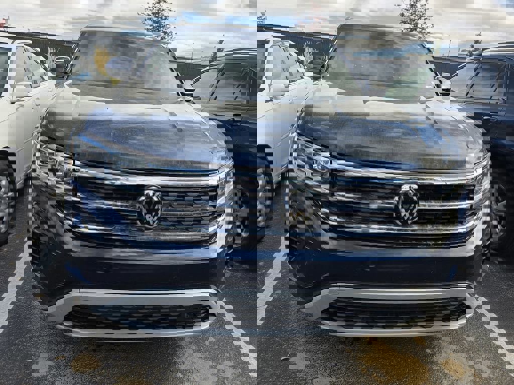 Used 2022 Volkswagen Atlas Cross Sport SE image 2