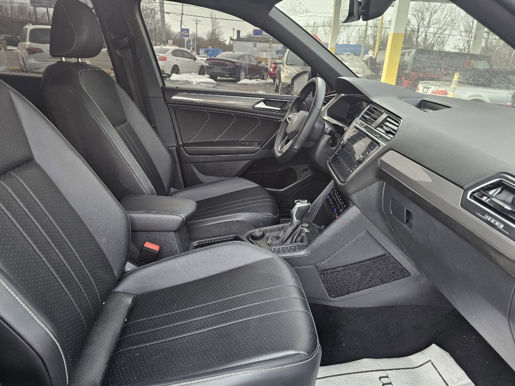 Used 2024 Volkswagen Tiguan SE R-Line image 38