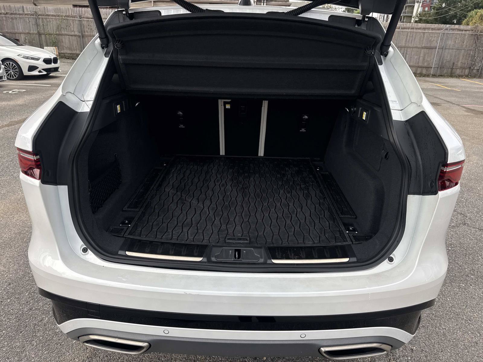 Used 2025 Jaguar F-PACE R-Dynamic S AWD/4WD image 8