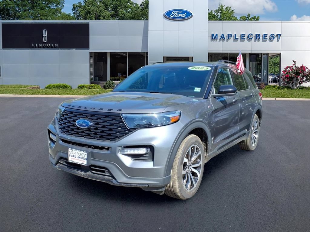Used 2023 Ford Explorer ST-Line w/ Class IV Trailer Tow Package AWD/4WD image 2