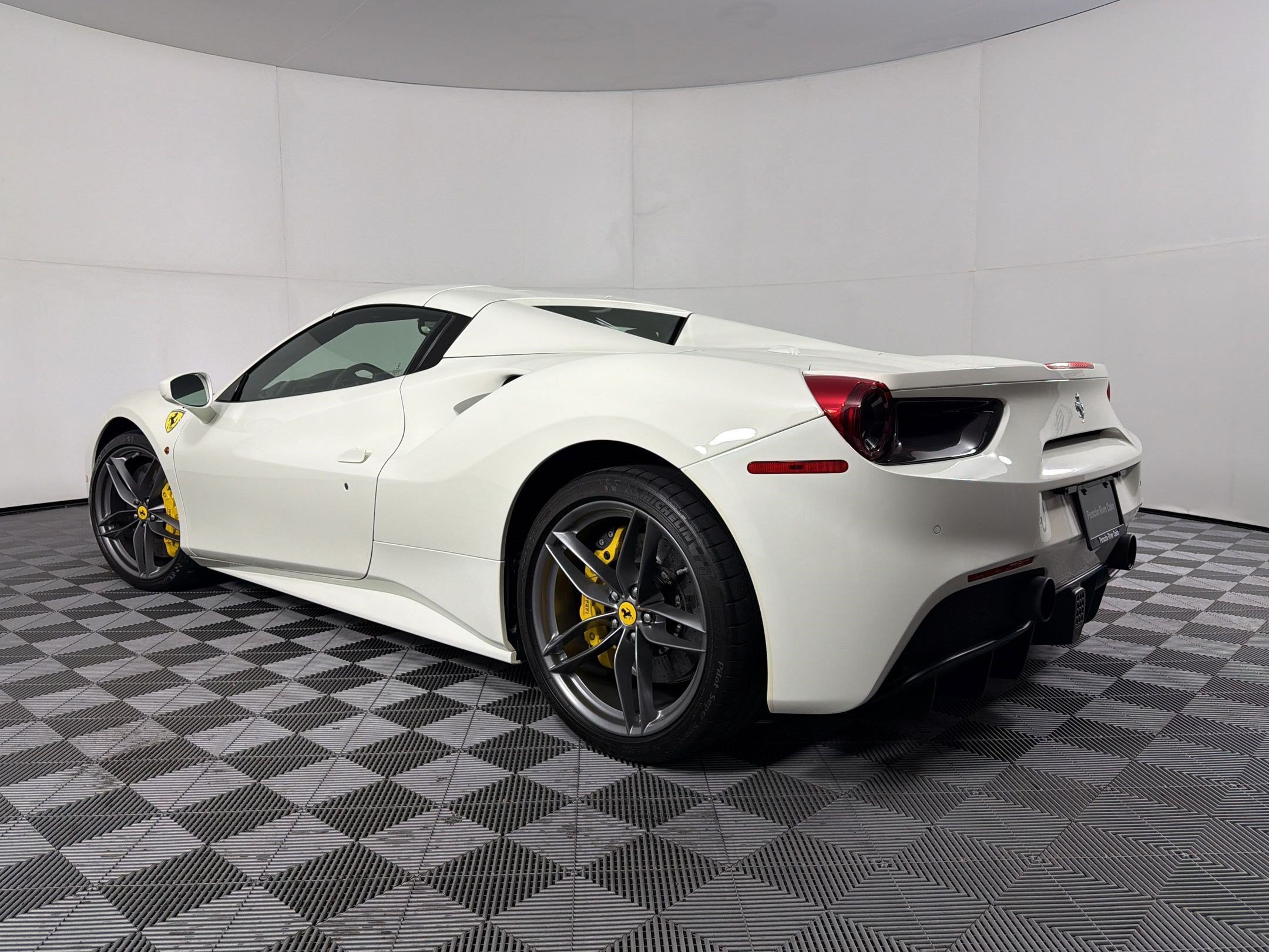 Used 2017 Ferrari 488 Spider RWD image 3