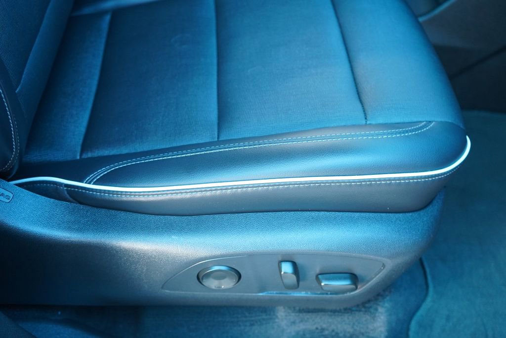 Used 2025 Buick Enclave Preferred AWD/4WD image 21