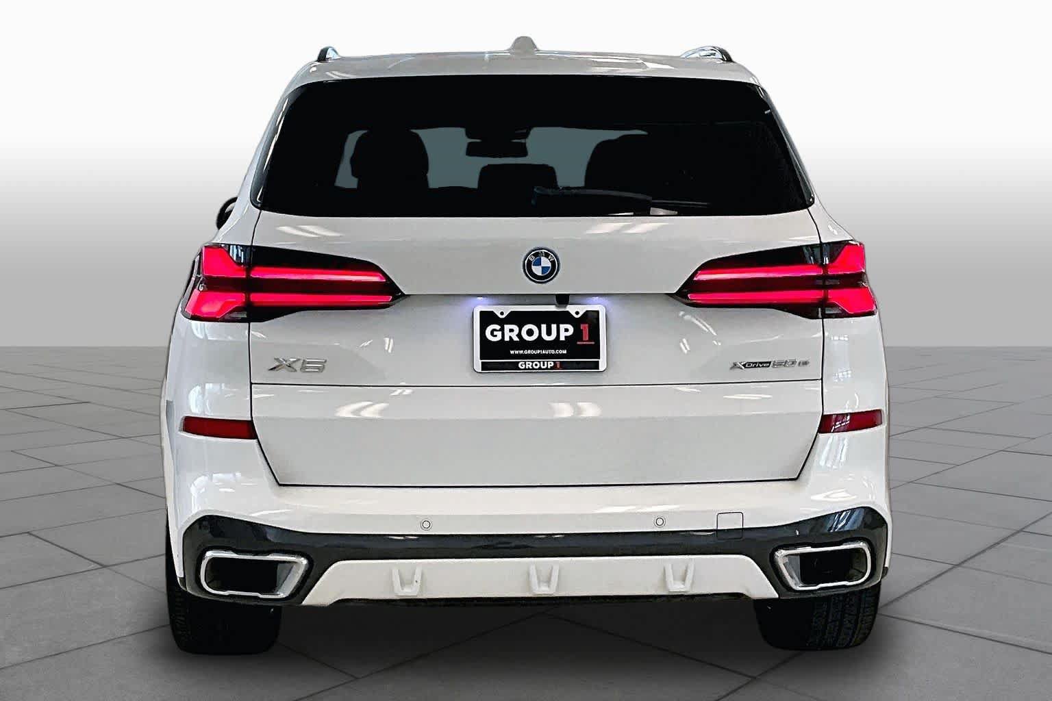 Used 2024 BMW X5 xDrive50e w/ M Sport Package AWD/4WD image 4