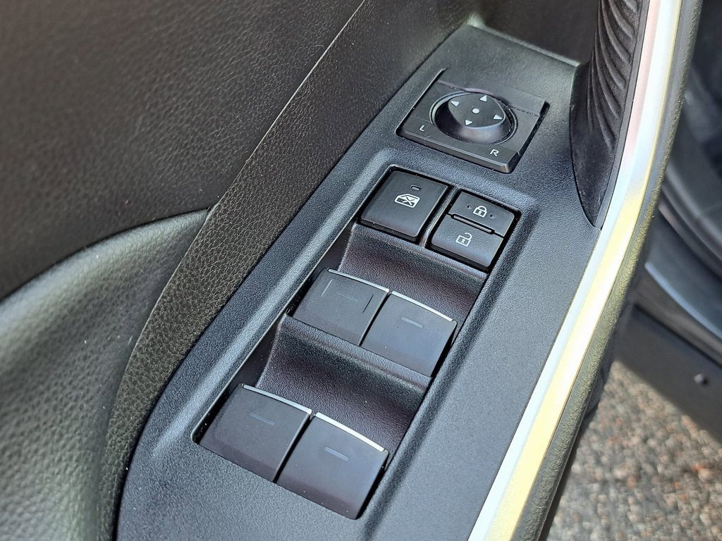 Used 2022 Toyota RAV4 XLE Premium image 25