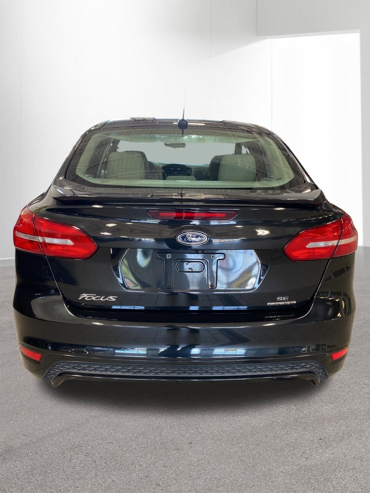 Used 2015 Ford Focus SE w/ SE Sport Package FWD image 17