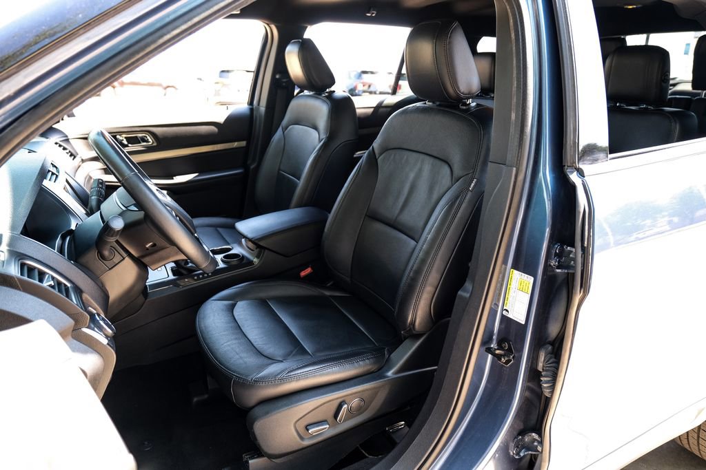 Used 2018 Ford Explorer XLT w/ Equipment Group 202A FWD image 8