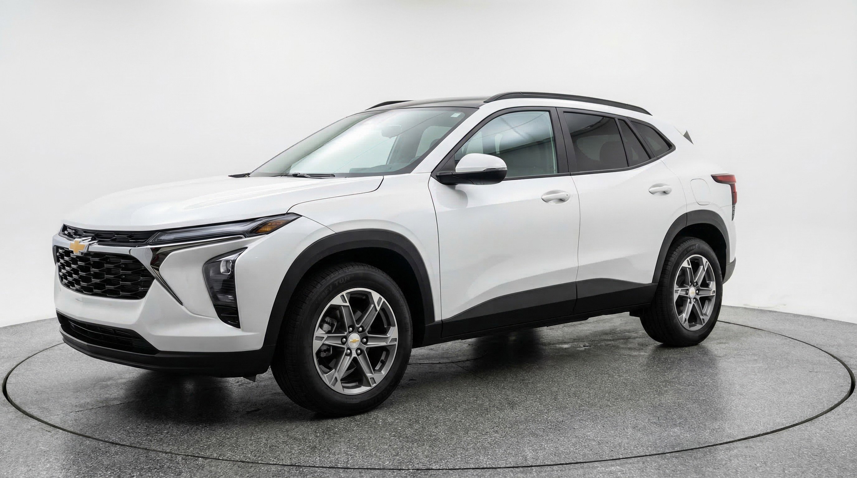 Used 2025 Chevrolet Blazer LT image 3