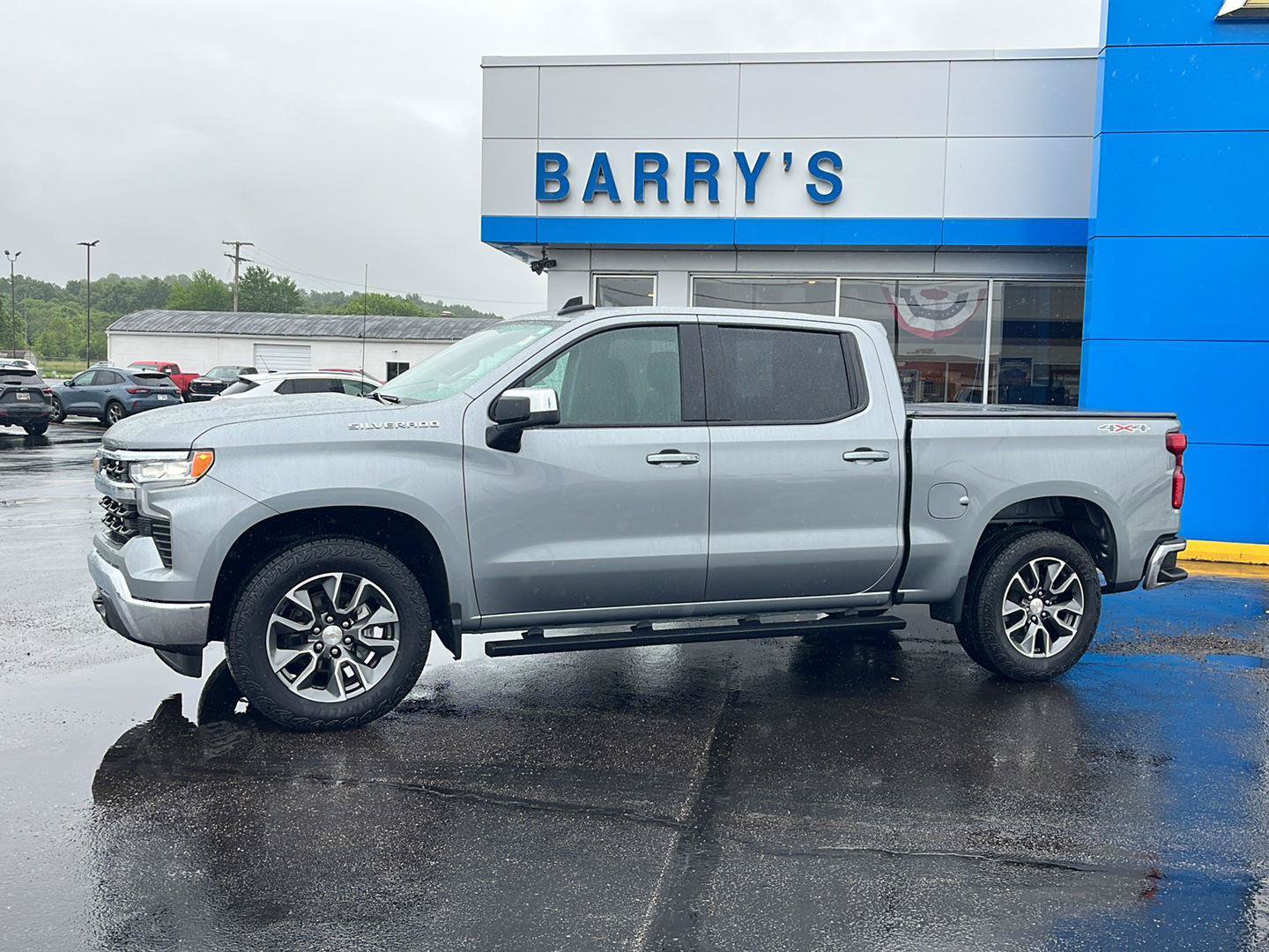 Used 2024 Chevrolet Silverado 1500 LT AWD/4WD image 2
