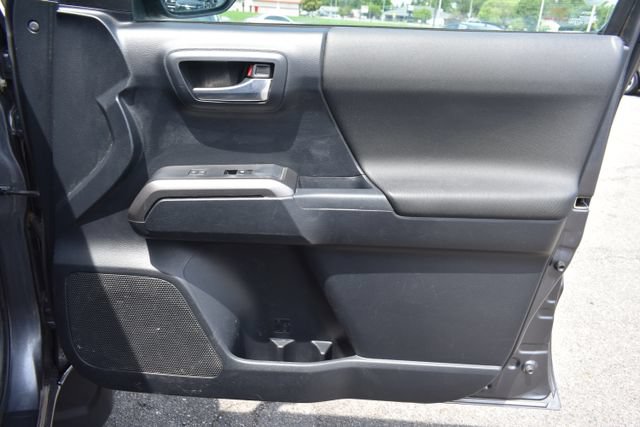 Used 2018 Toyota Tacoma SR5 AWD/4WD image 38